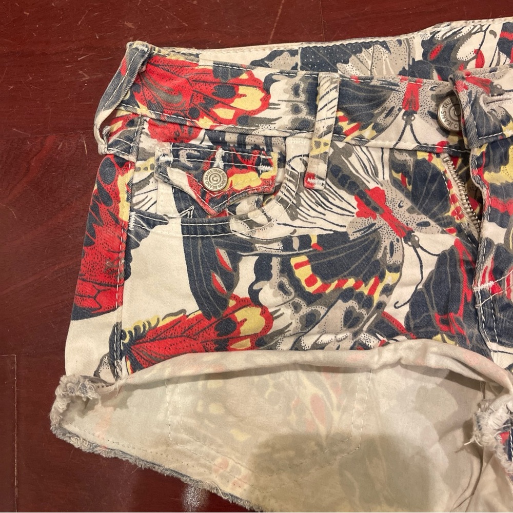True religion Joey cut off shorts butterfly pattern - Picture 2 of 6